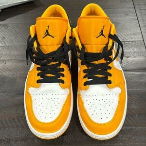 Jordan 1 Low, size 13 men. Gently worn, in good condition.